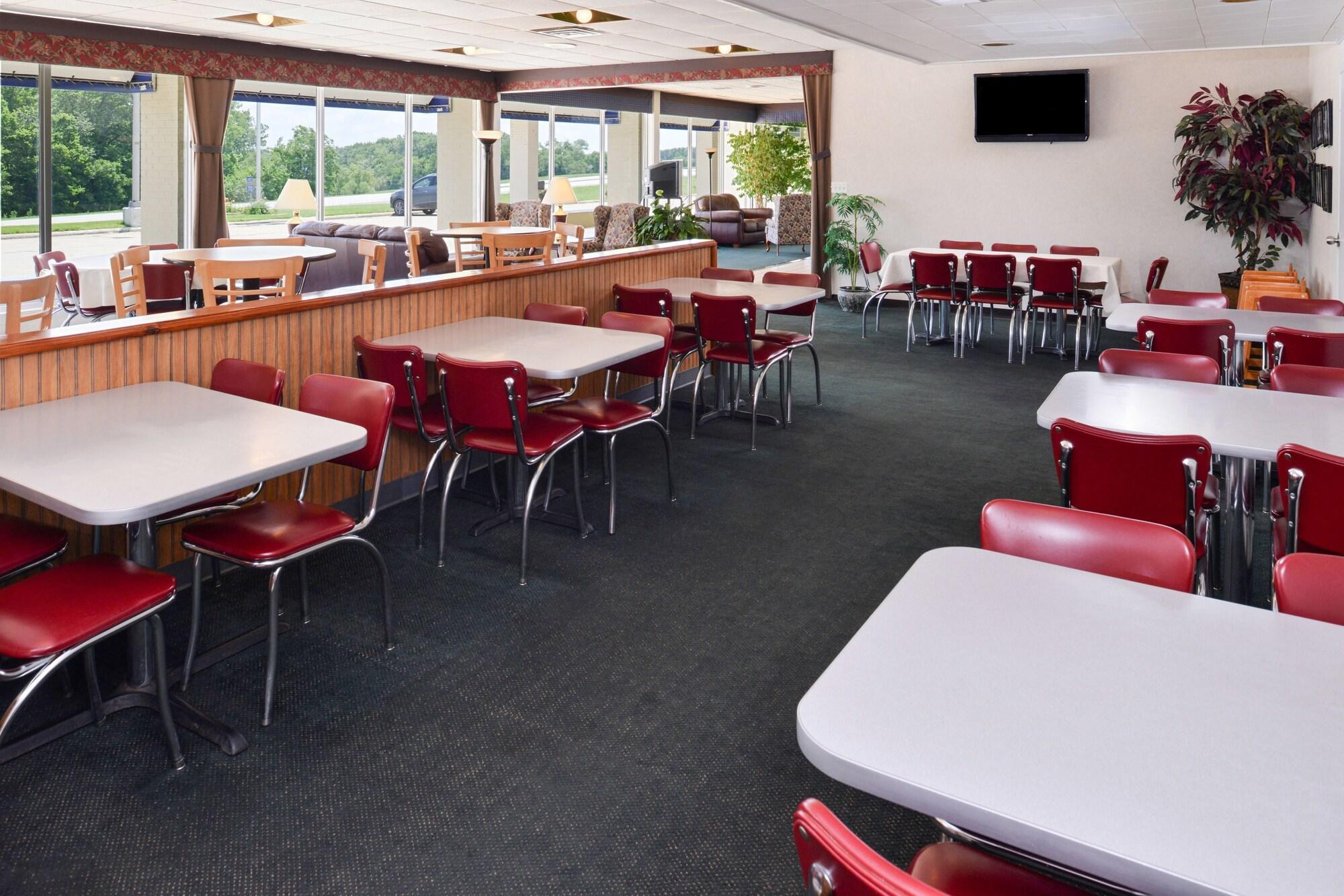 Quality Inn & Suites Vandalia Near I-70 And Hwy 51 Экстерьер фото