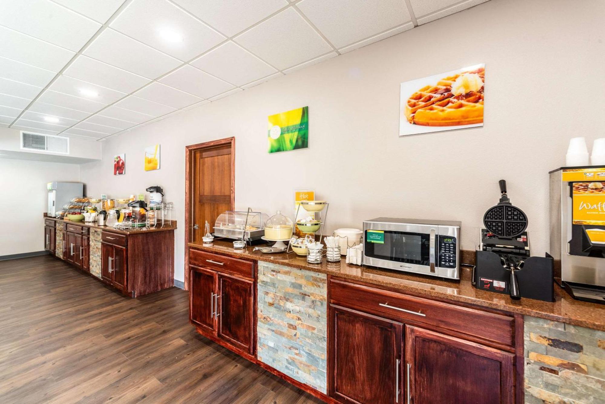 Quality Inn & Suites Vandalia Near I-70 And Hwy 51 Экстерьер фото