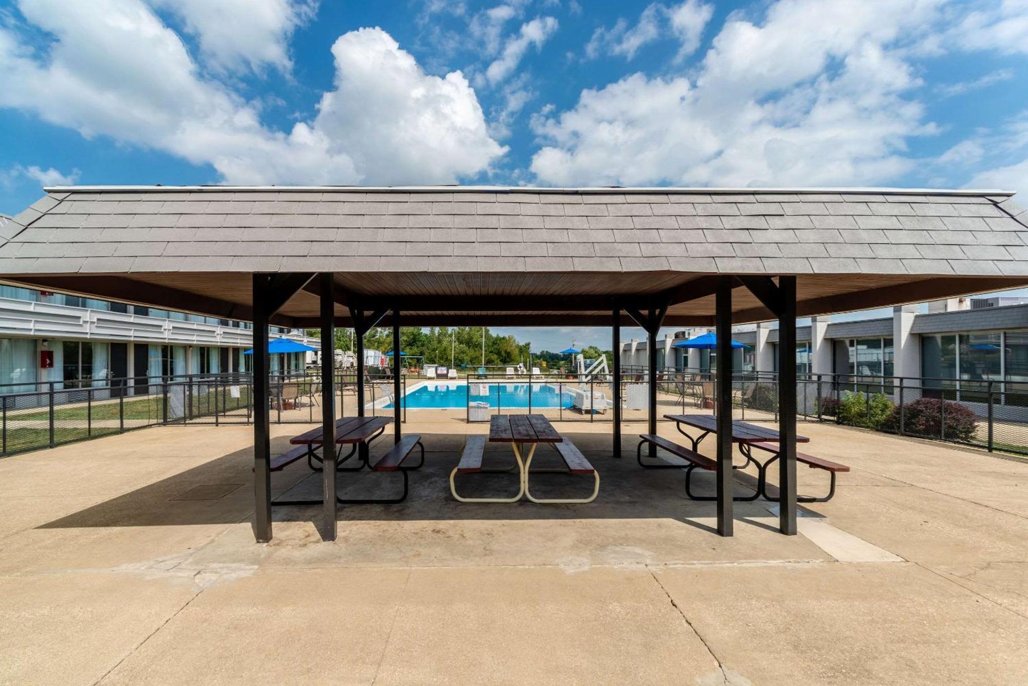 Quality Inn & Suites Vandalia Near I-70 And Hwy 51 Экстерьер фото