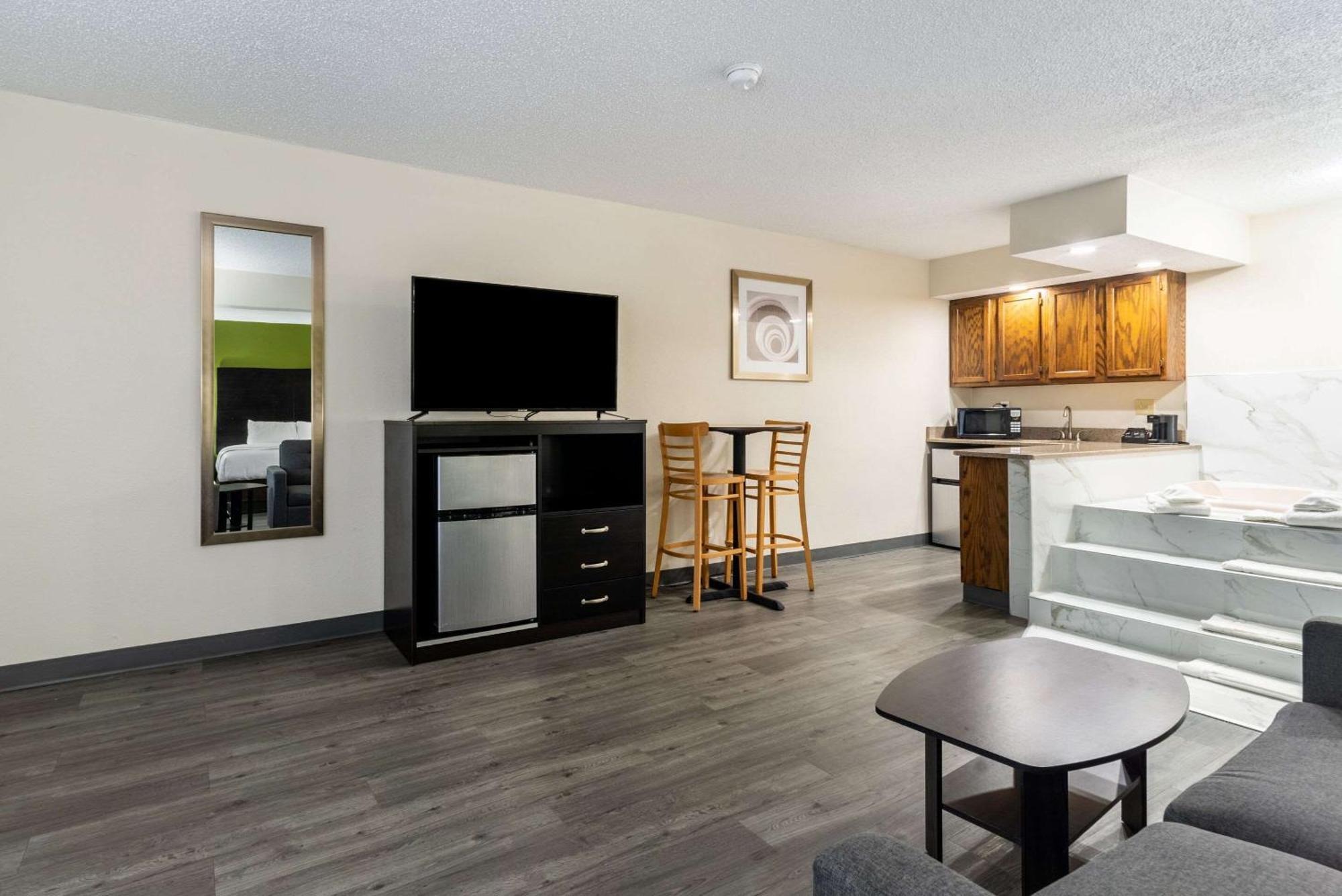 Quality Inn & Suites Vandalia Near I-70 And Hwy 51 Экстерьер фото